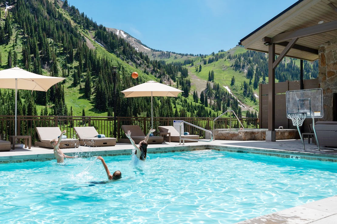 Snowpine Lodge pool