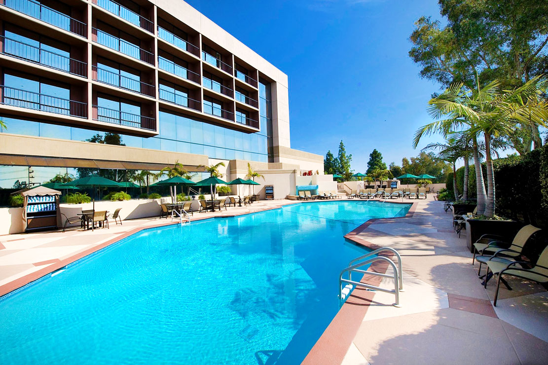 Hilton Orange County/Costa Mesa pool