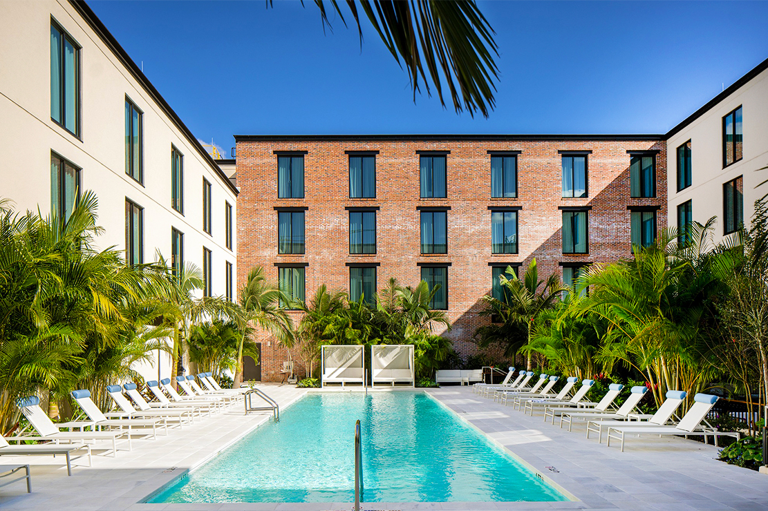Hotel Haya pool