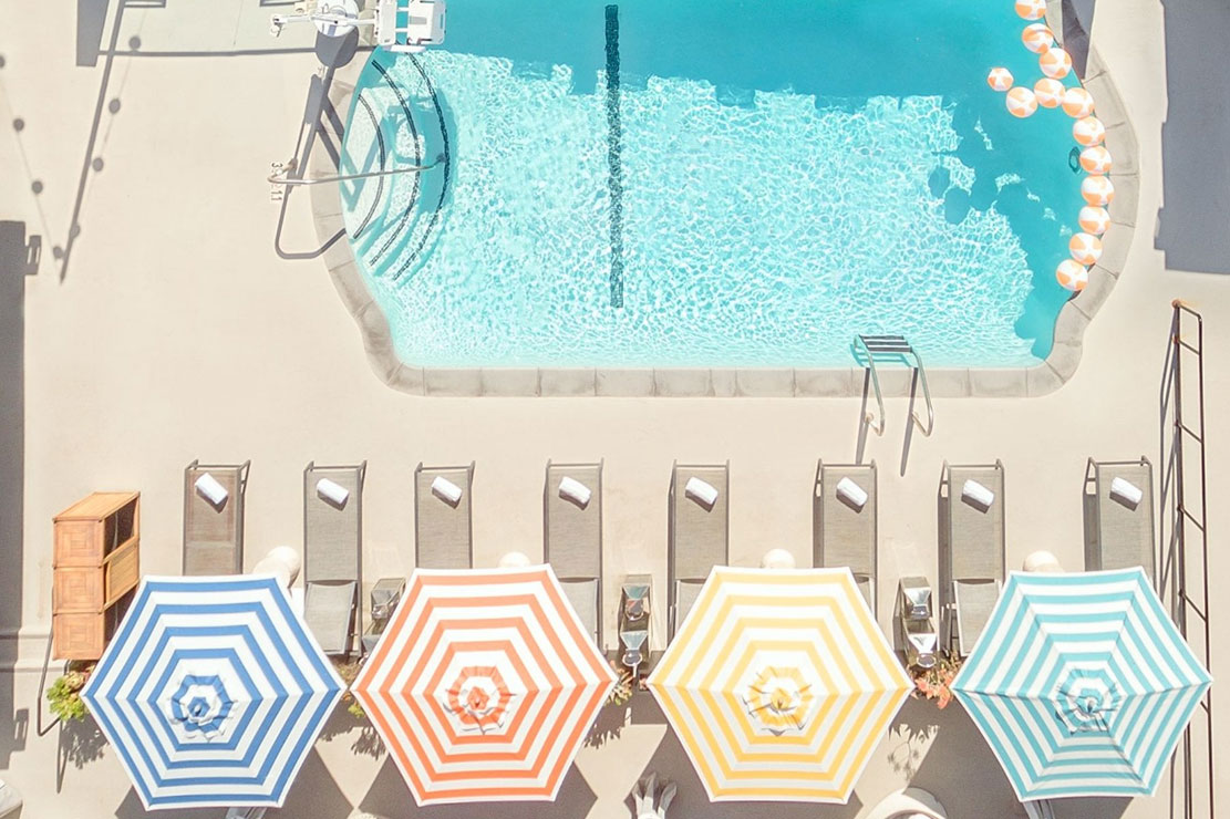 Le Parc Suite Hotel pool