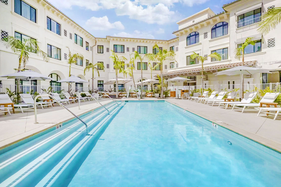 Cambria Hotel Calabasas - Malibu pool