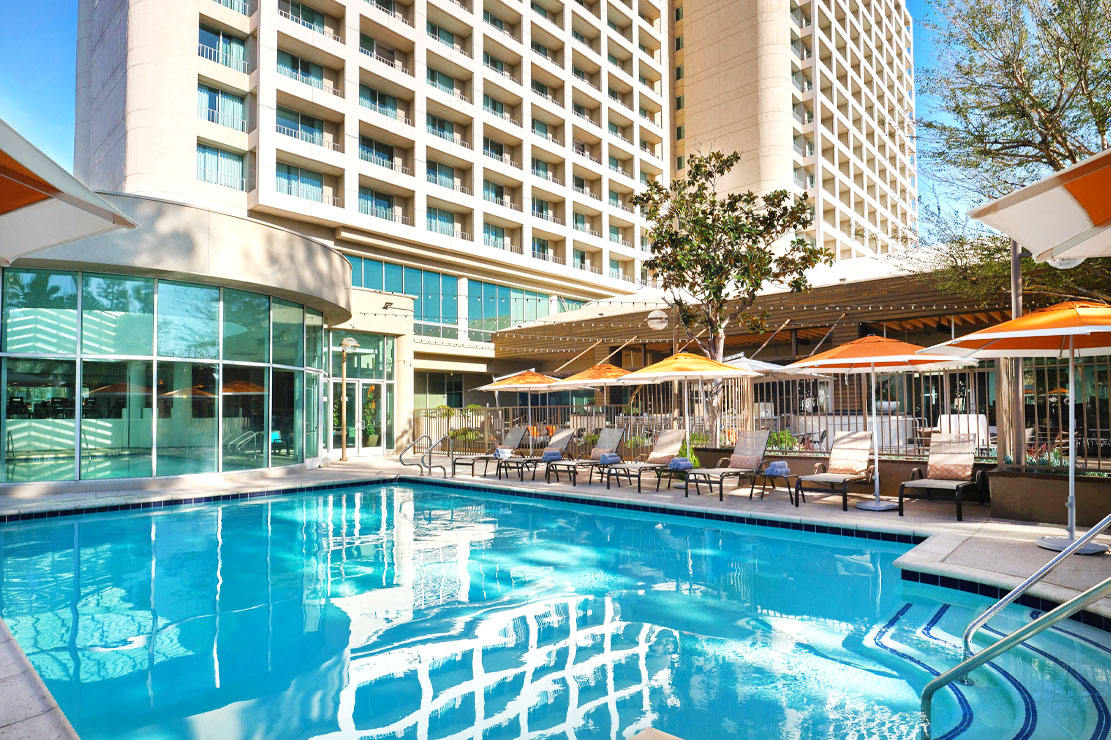 Warner Center Marriott Woodland Hills pool