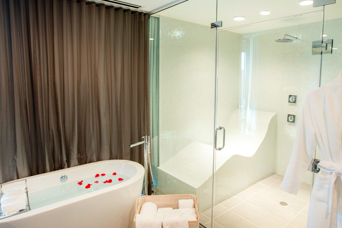 Le Meridien Chicago Oak Brook pool