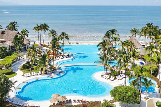 Luxury resort pool in Nuevo Nayarit with elegant design