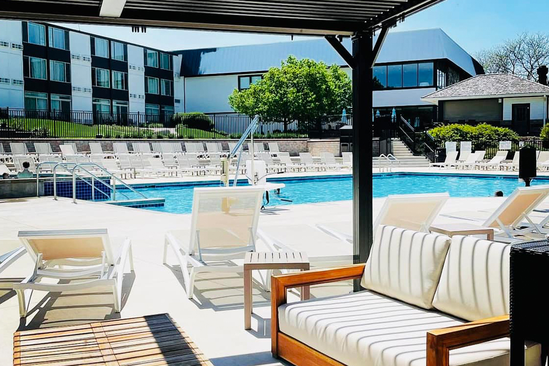 Lodge Geneva National pool