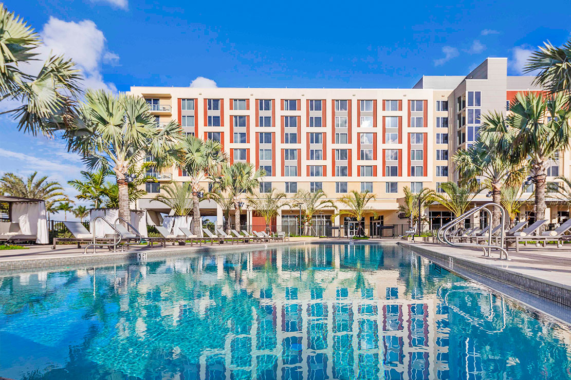 Hilton Miami Dadeland pool