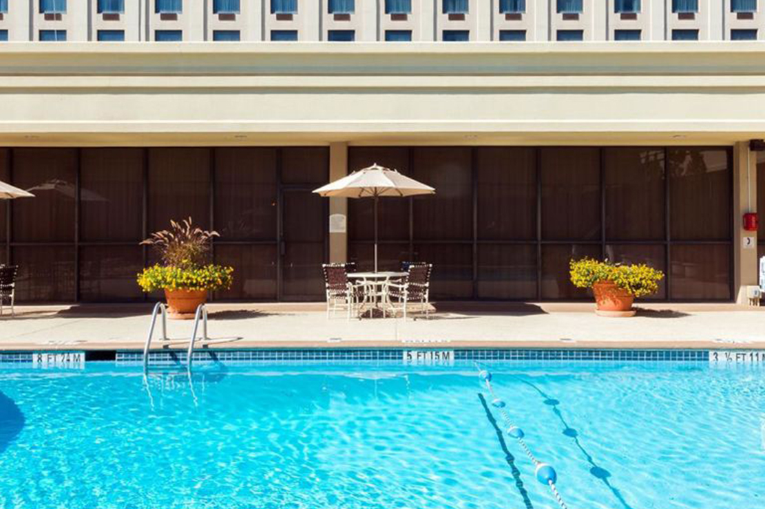Sonesta Atlanta Airport North pool