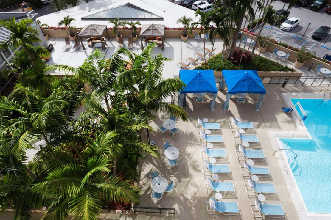 Sonesta Miami Airport pool