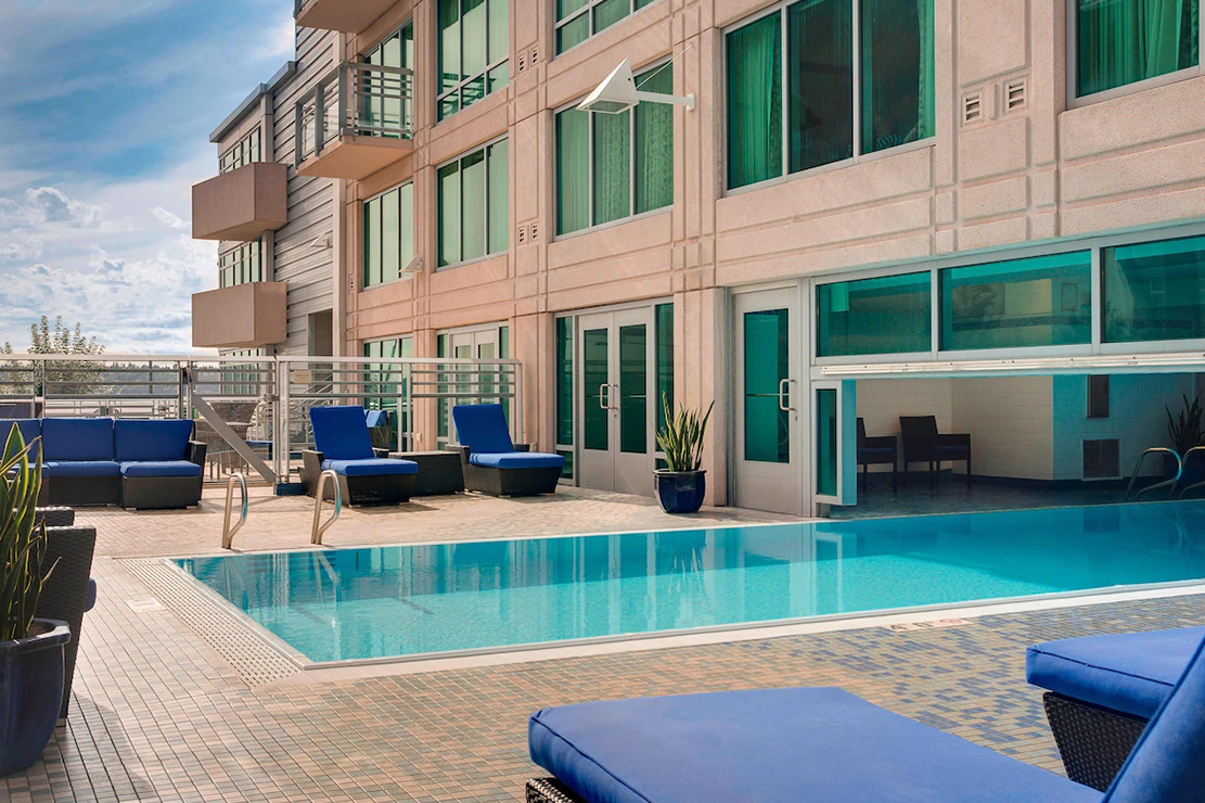 Seattle Marriott Waterfront pool