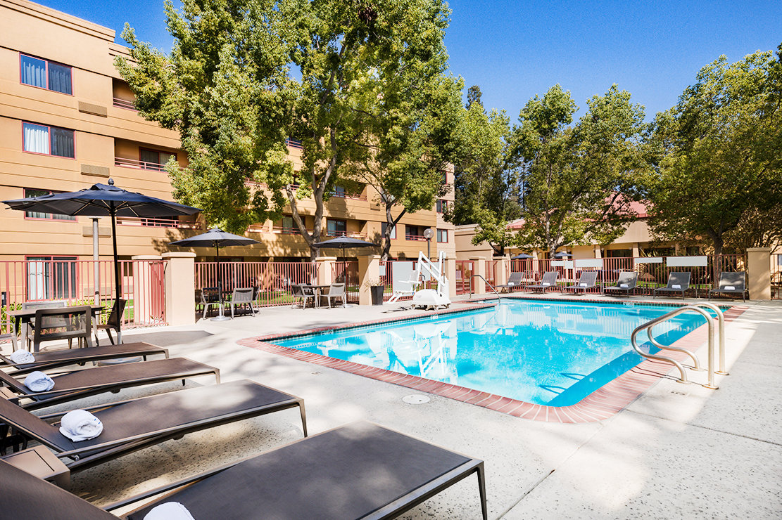 Sonesta Select San Jose Airport pool