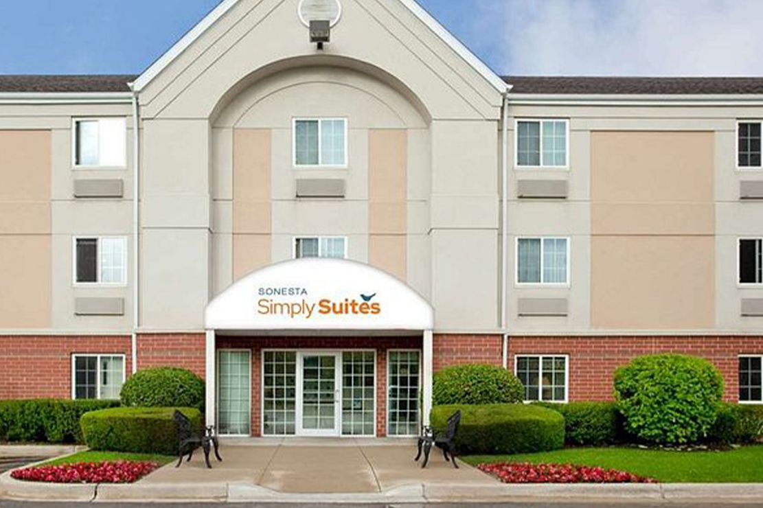 Sonesta Simply Suites Arlington pool