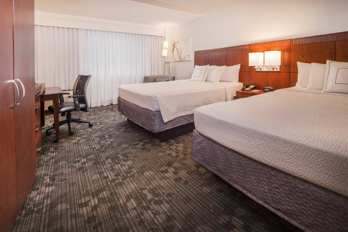 Sonesta Select Arlington Rosslyn pool