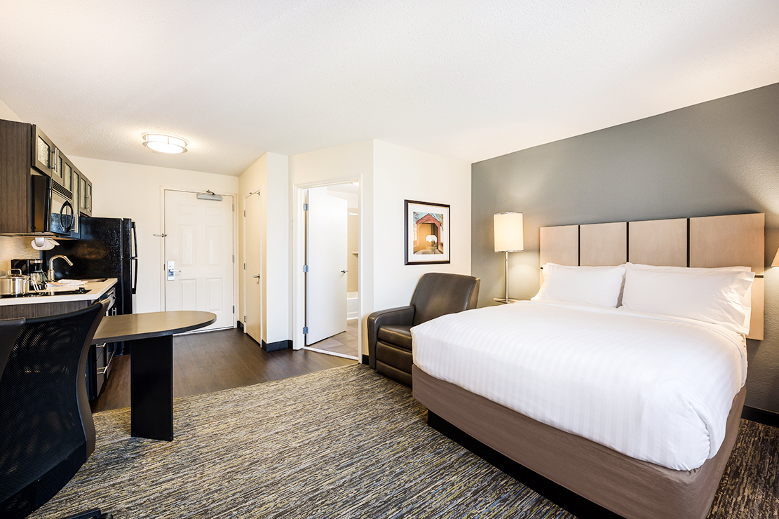 Sonesta Simply Suites Dallas Galleria pool