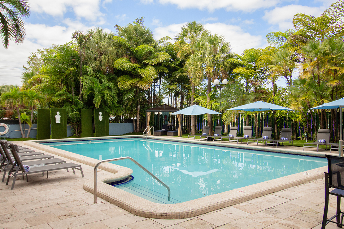 Regency Miami Airport by Sonesta pool