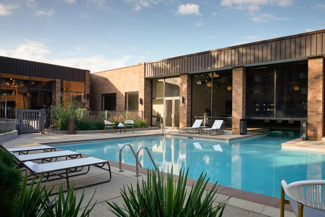 Sheraton Grand Rapids Airport Hotel pool