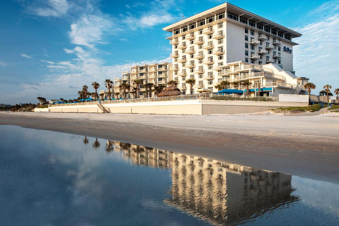 The Shores Resort & Spa pool