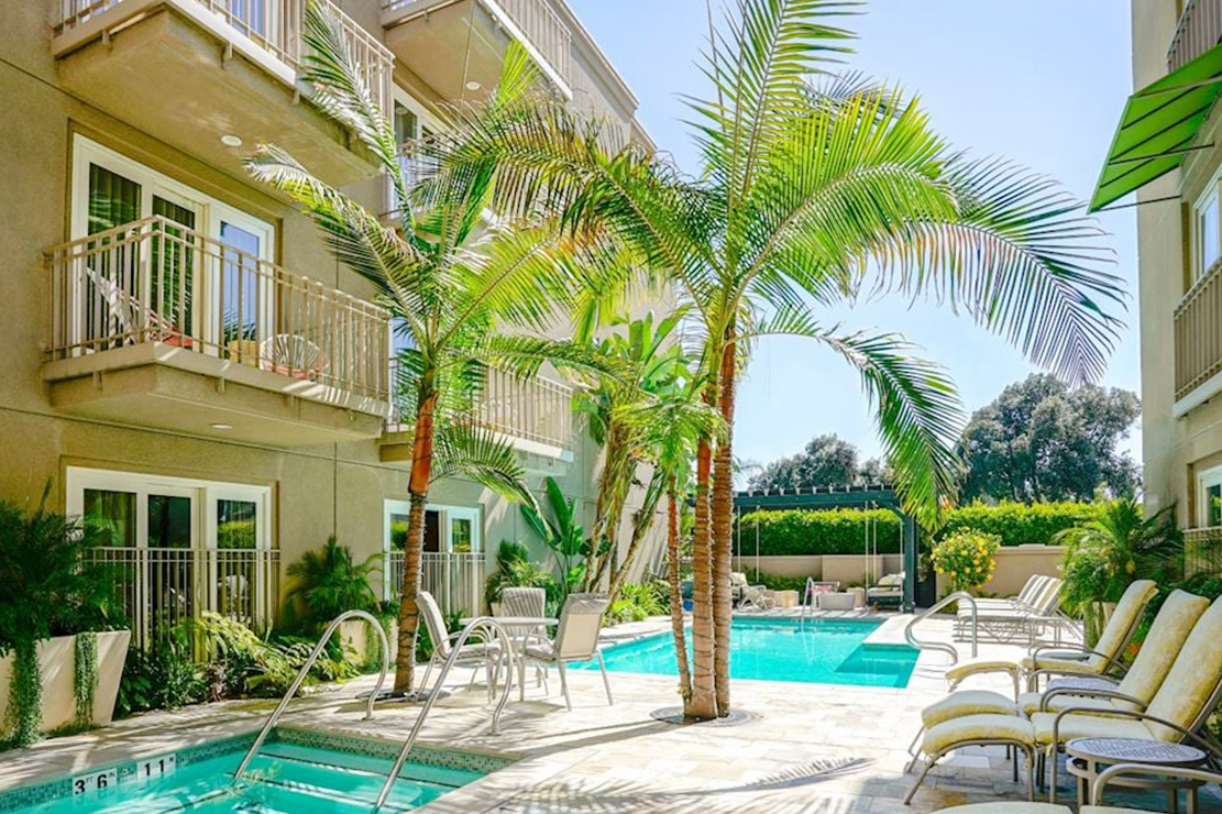 Hotel Amarano Burbank-Hollywood pool