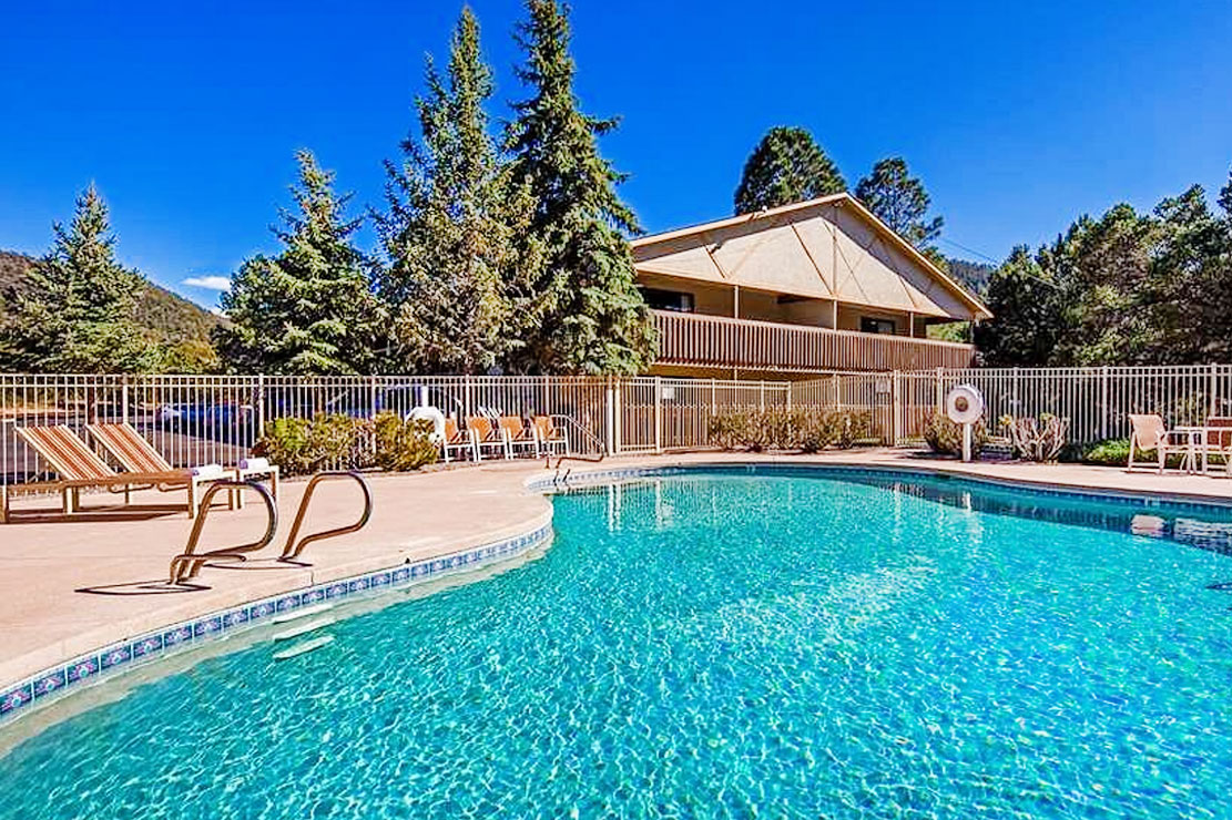 Best Western Pine Springs Inn pool