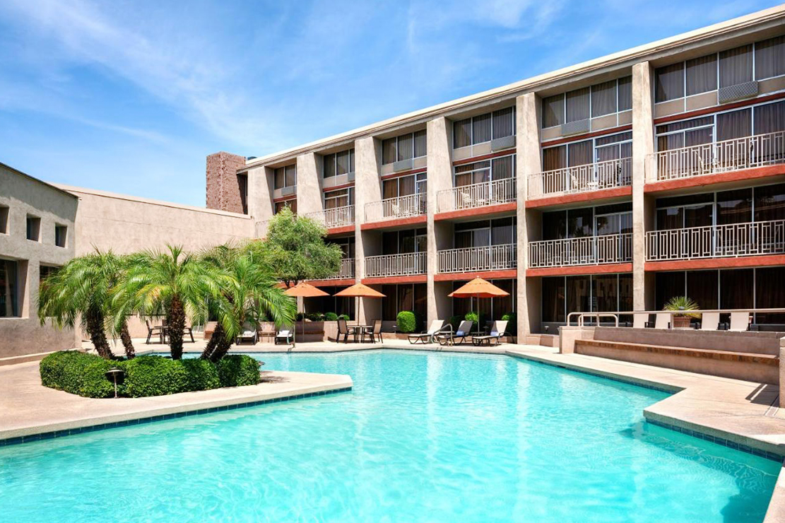 Wyndham Phoenix Airport/Tempe pool