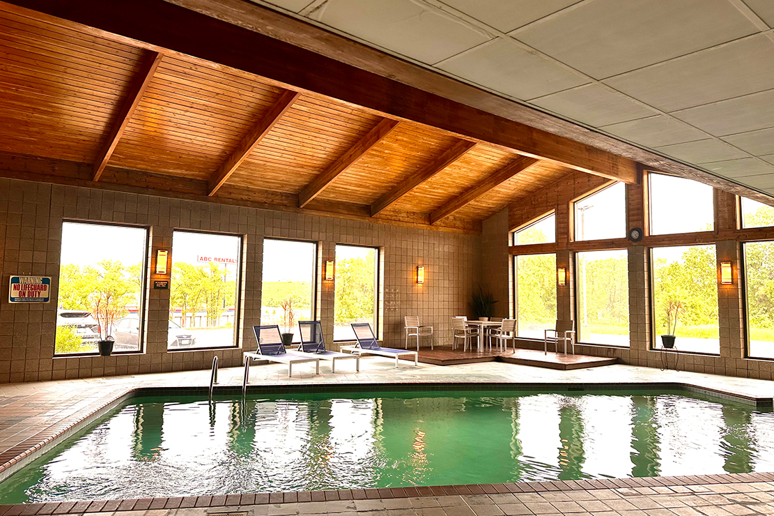 enVision Hotel St. Paul South pool