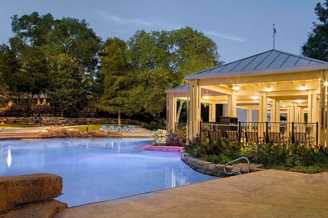 Sheraton Arlington Hotel pool