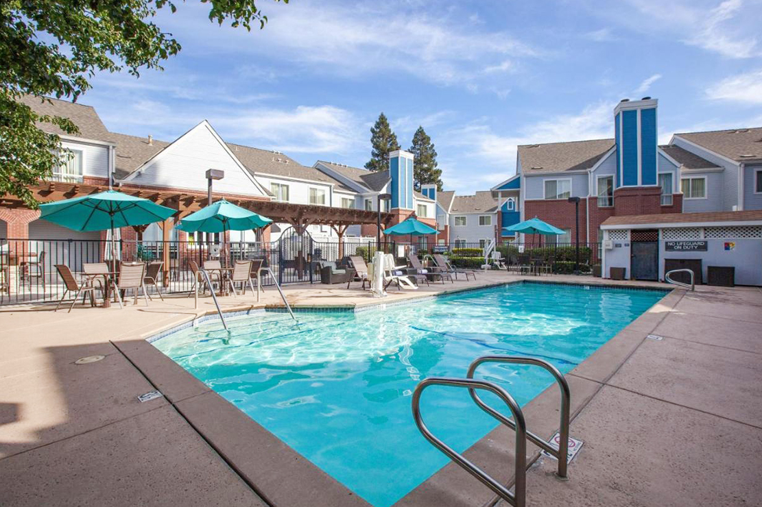 Residence Inn Sacramento Airport Natomas pool