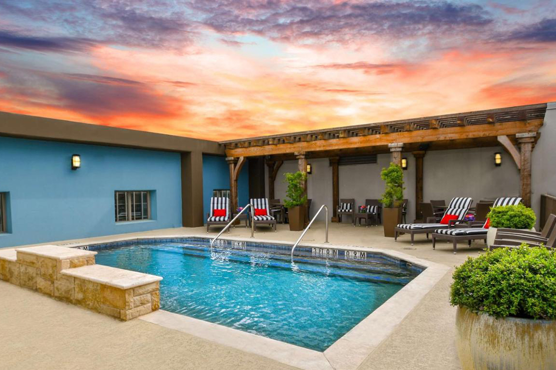 Hilton Dallas/Park Cities pool