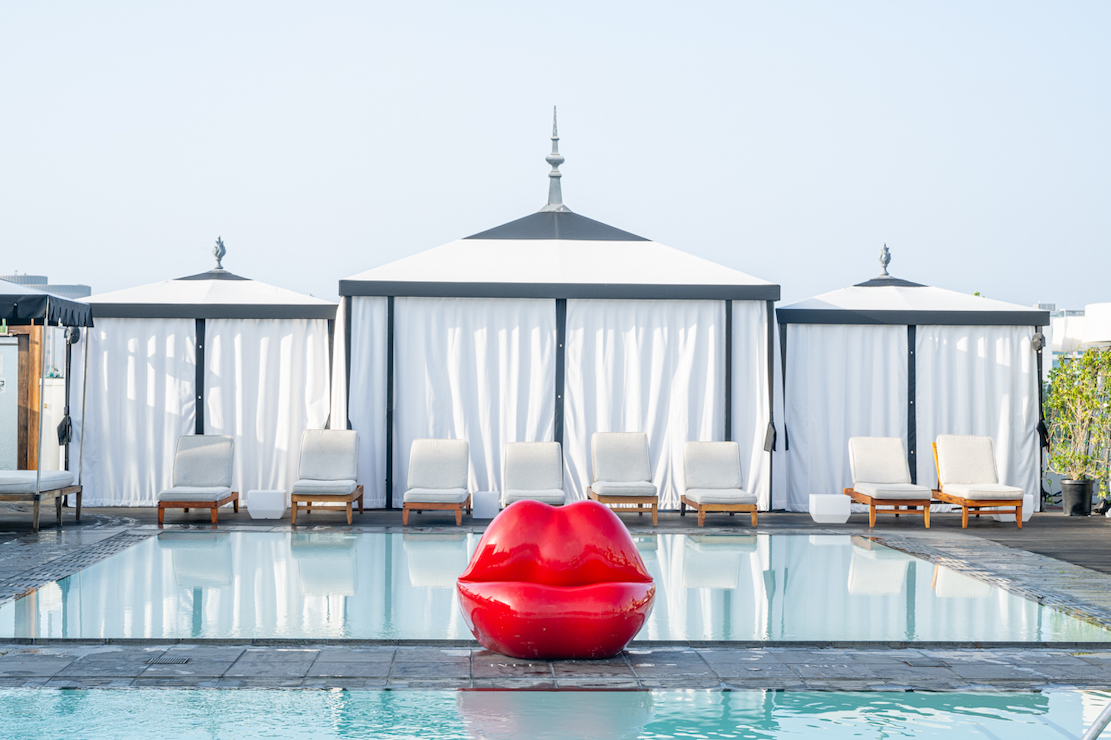 SLS Beverly Hills pool