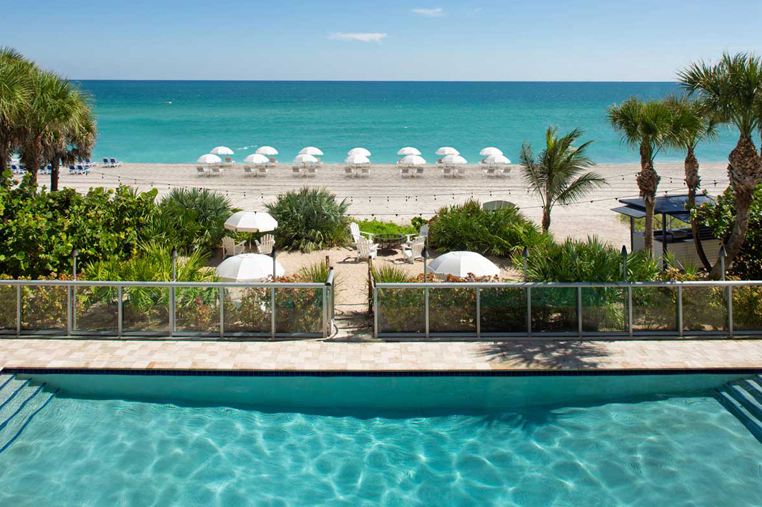 Solé Miami pool