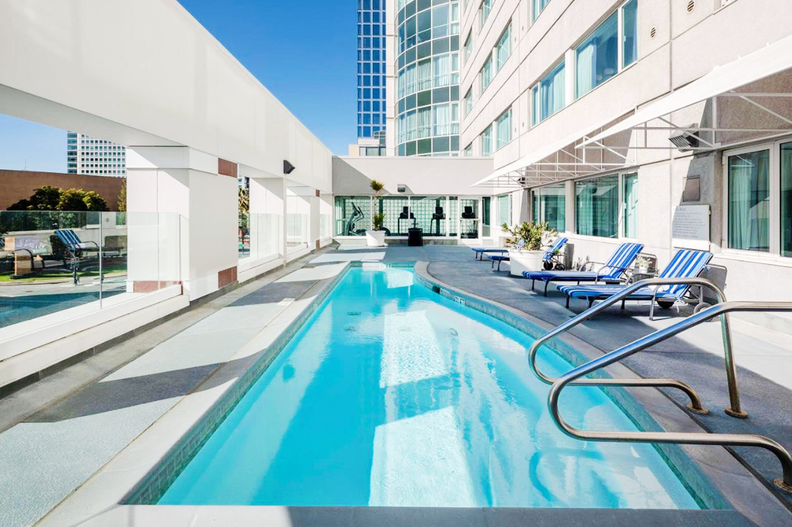 Hilton San Jose pool