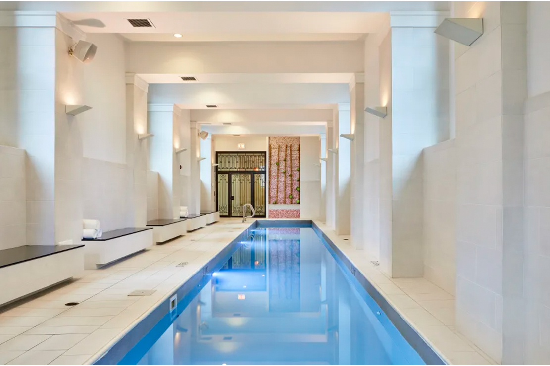 Waldorf Astoria Chicago pool
