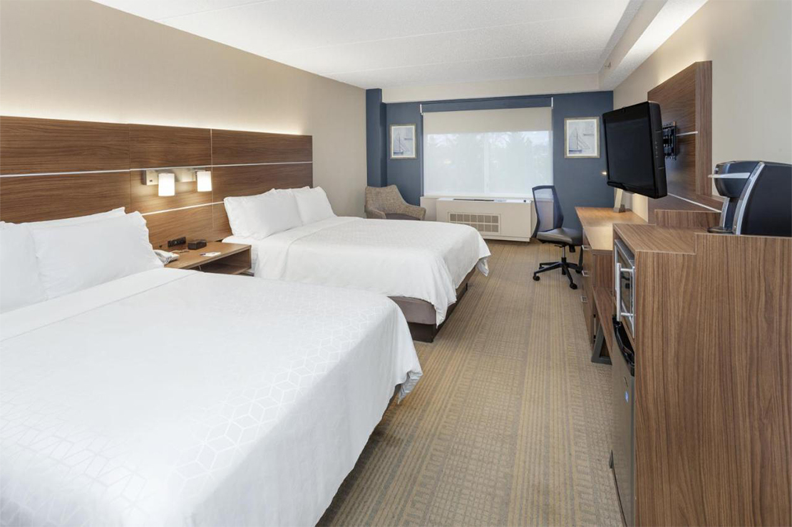 Holiday Inn Express & Suites Long Island-East End pool