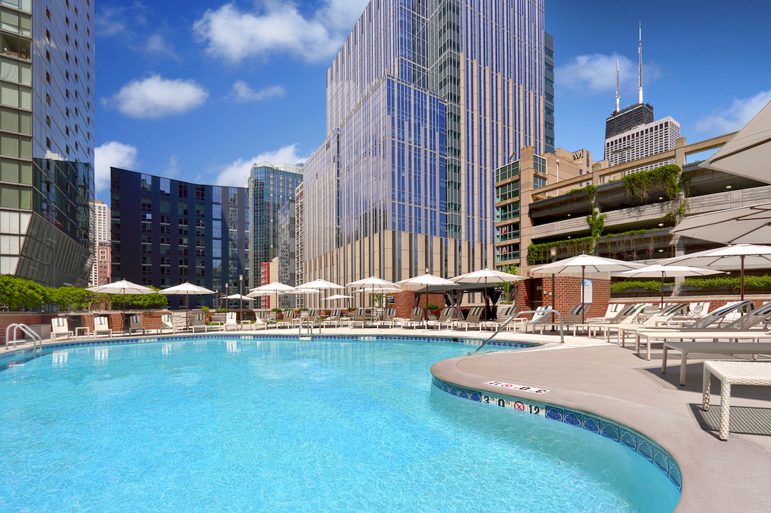 DoubleTree by Hilton Hotel Chicago - Magnificent Mile pool