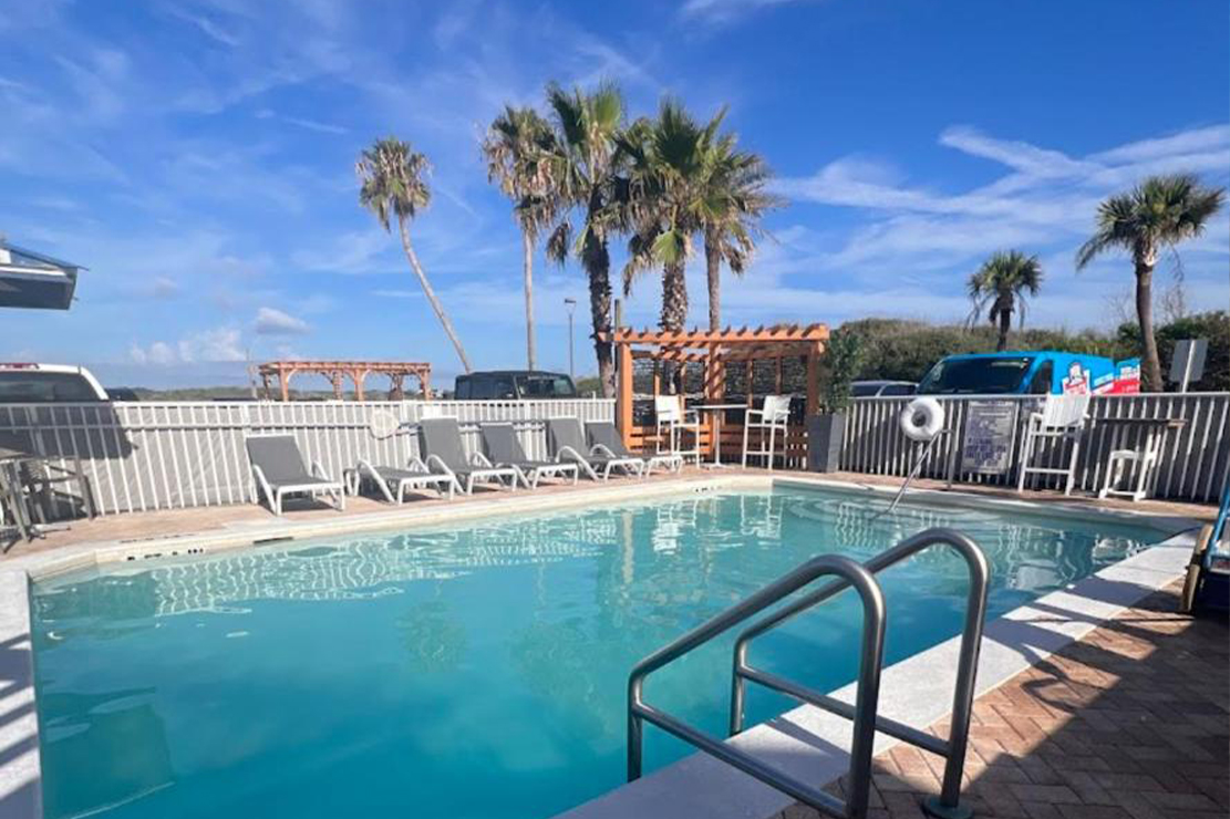 Ocean Sands Beach Boutique Inn pool