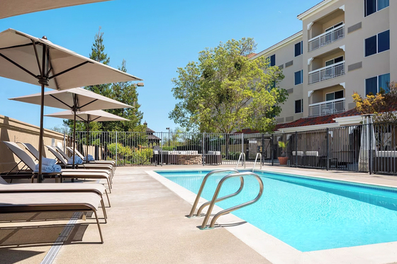 courtyard-novato-marin-sonoma-pool-spa-day-pass-novato-resortpass