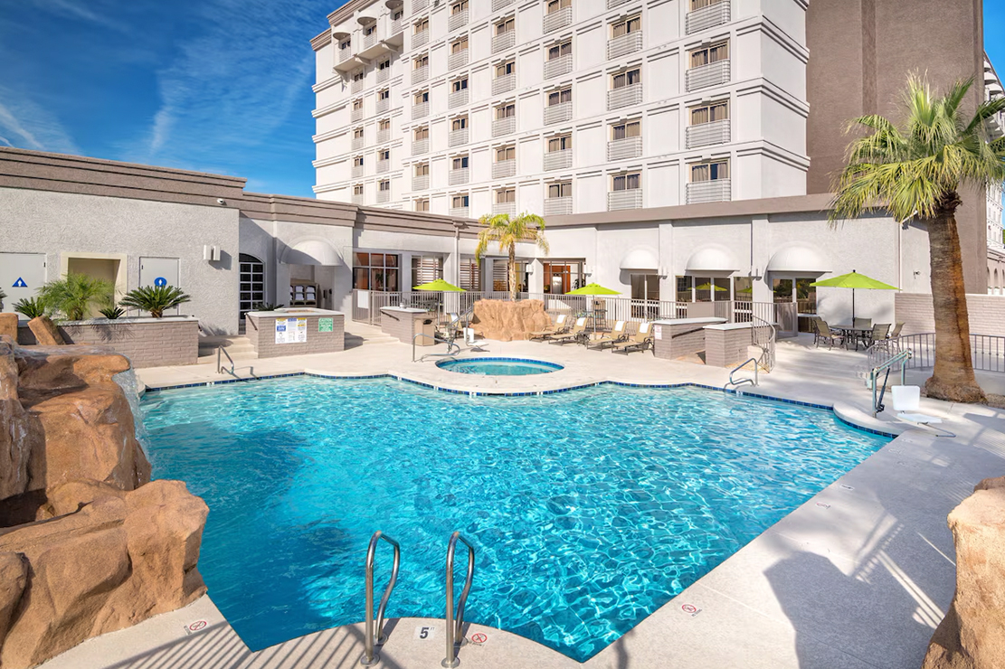 DoubleTree by Hilton Phoenix Mesa pool