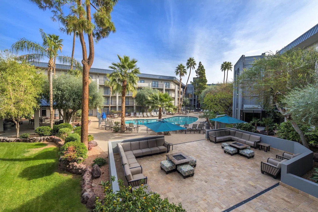 Holiday Inn & Suites Phoenix Airport North pool