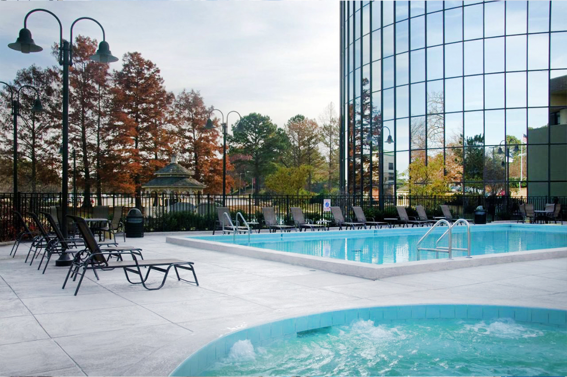 Hilton Memphis pool