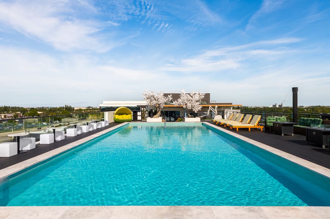 Dolce by Wyndham Hollywood pool