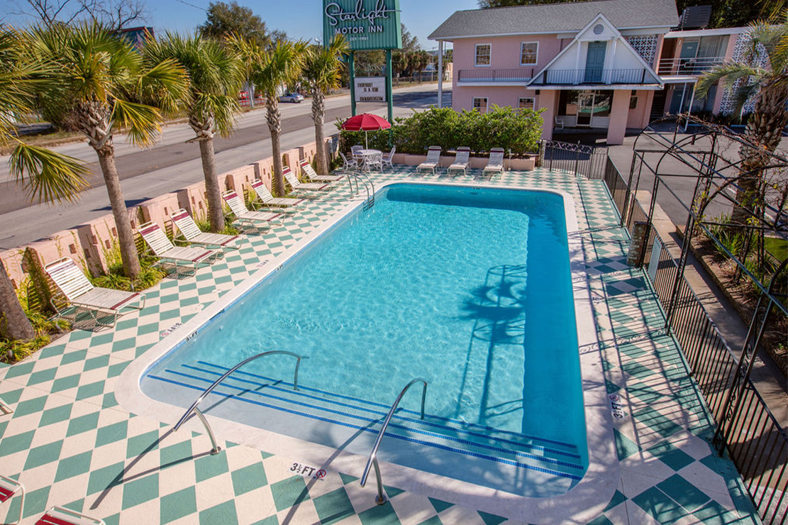 Starlight Motor Inn pool