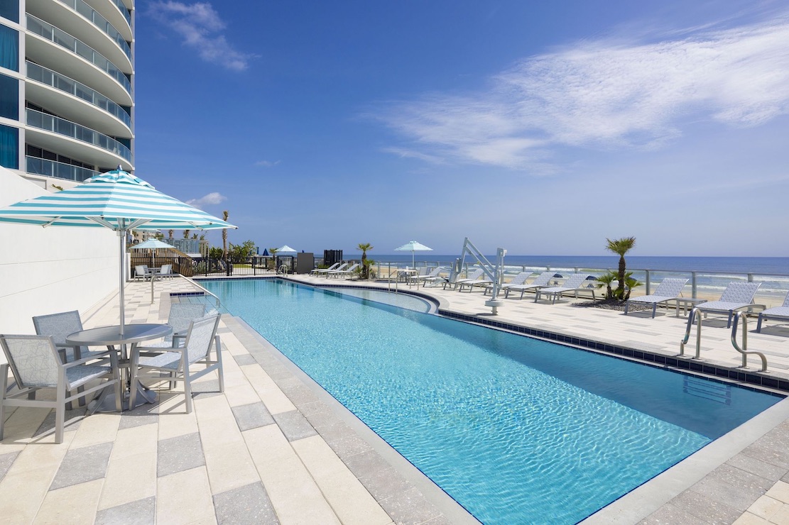 Max Beach Resort pool