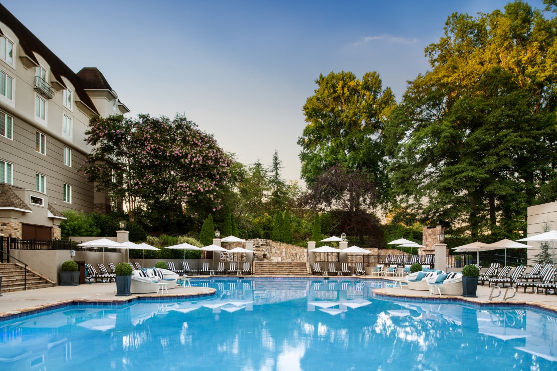 Chateau Elan Winery & Resort pool