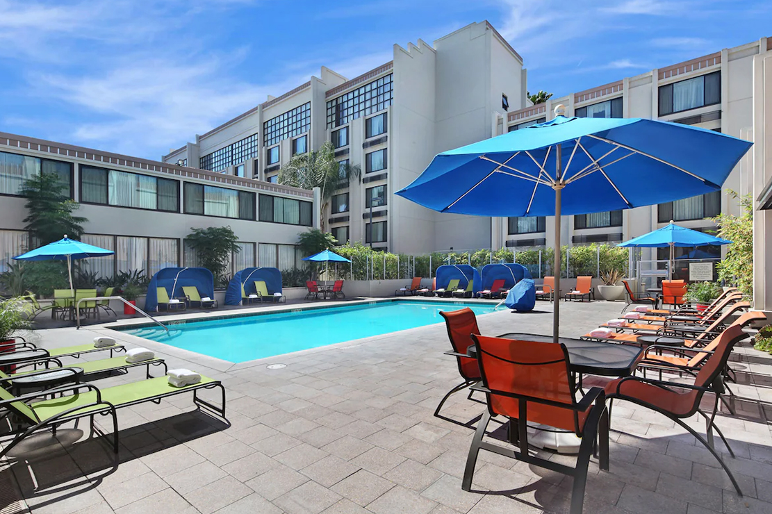 Holiday Inn & Suites Anaheim (1 Blk/Disneyland) pool