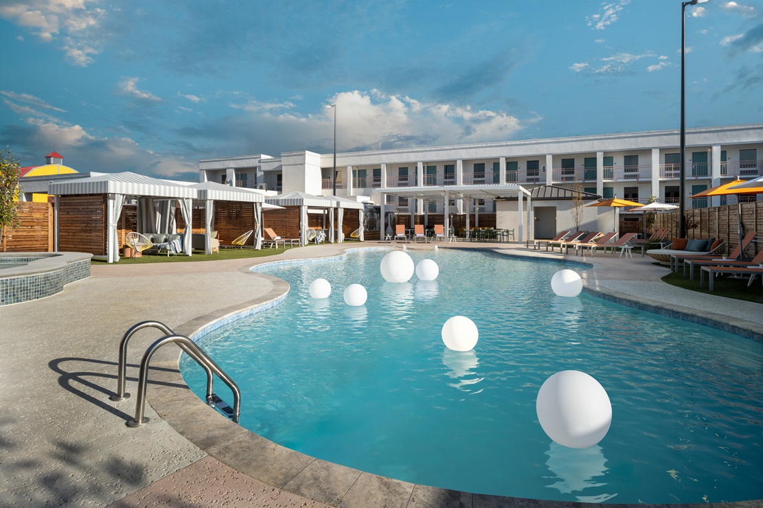 The Wayback, Pigeon Forge, A Tribute Portfolio Hotel pool
