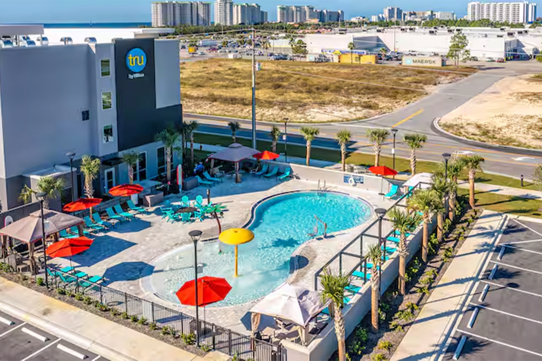Tru by Hilton Destin pool