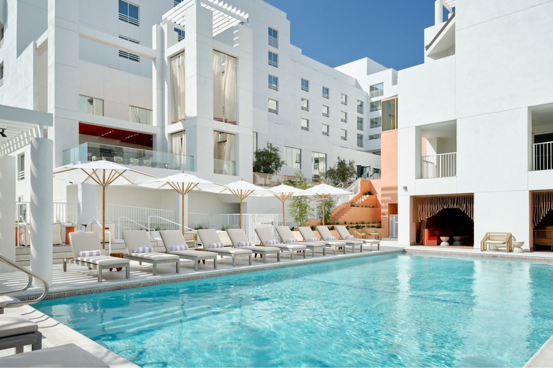 Sandbourne Santa Monica, Autograph Collection pool