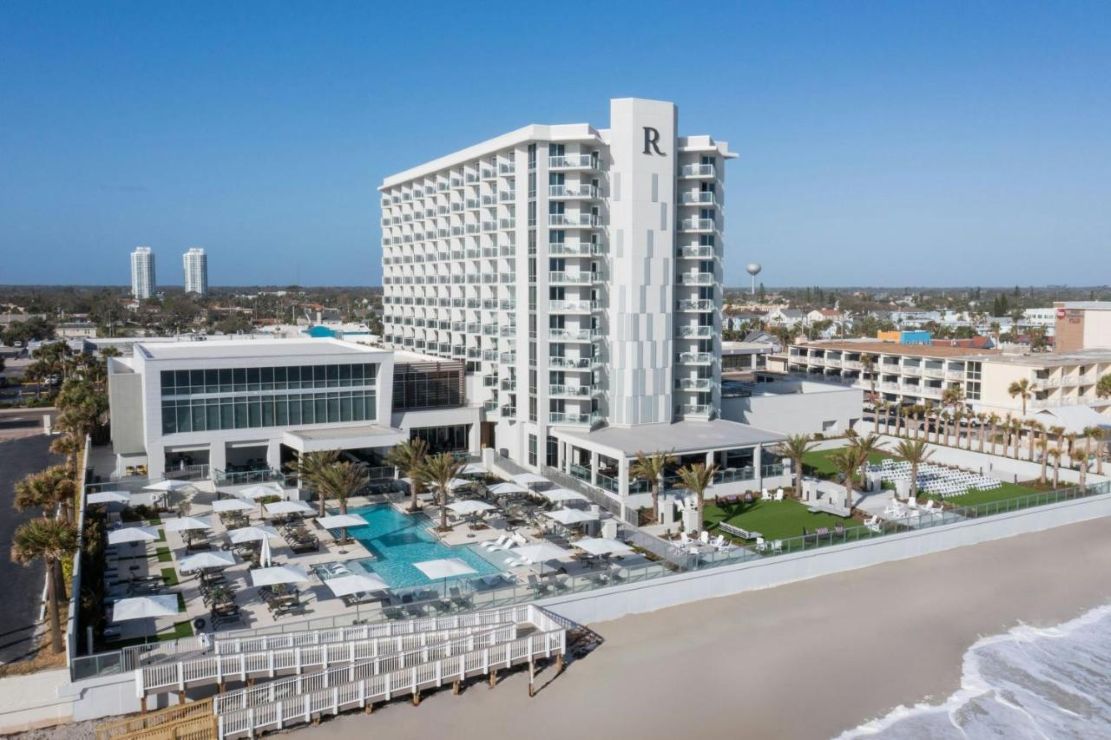 Renaissance Daytona Beach Oceanfront pool