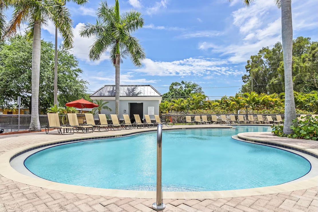Holiday Inn St. Petersburg West pool