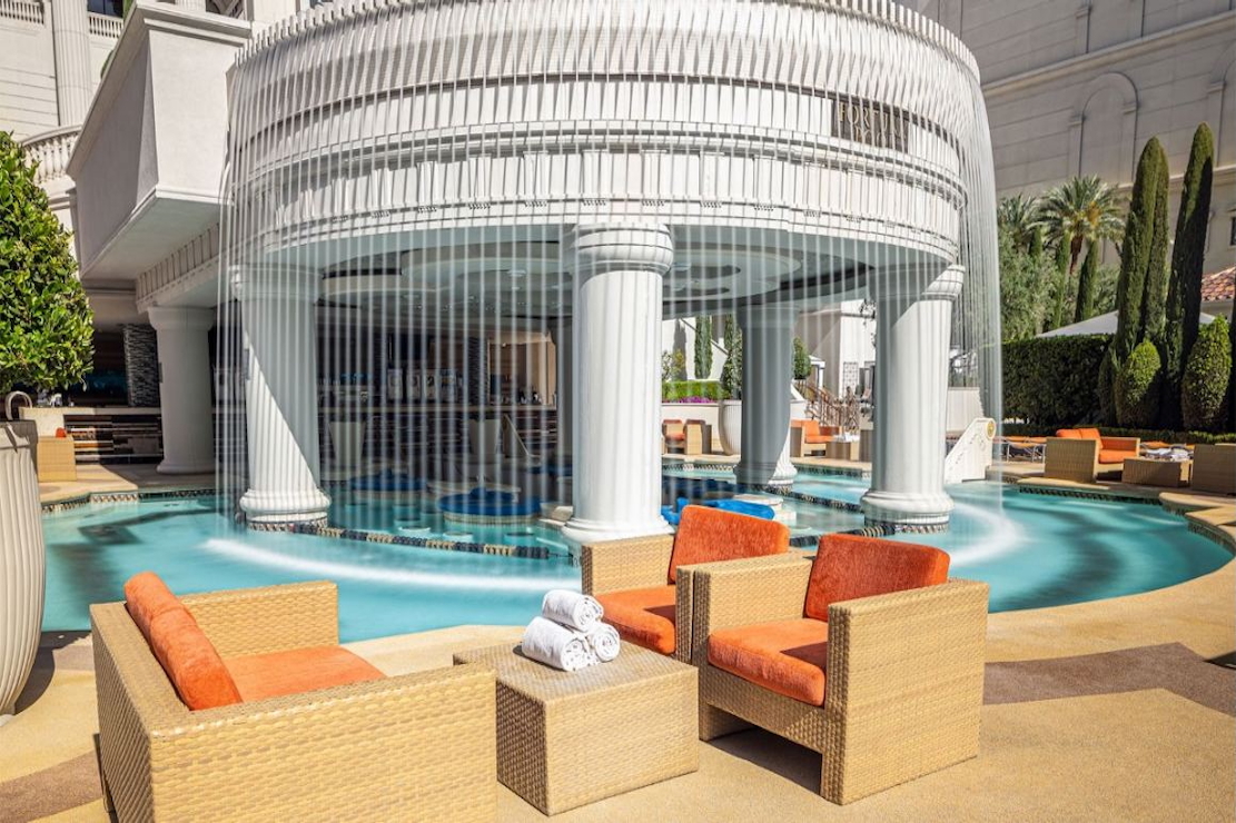 Caesars Palace Las Vegas: Pool \u0026 Spa Day Pass Las Vegas | ResortPass, image size:1111x740