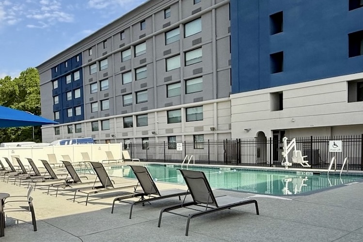 Holiday Inn Express Atlanta Airport - North by IHG pool